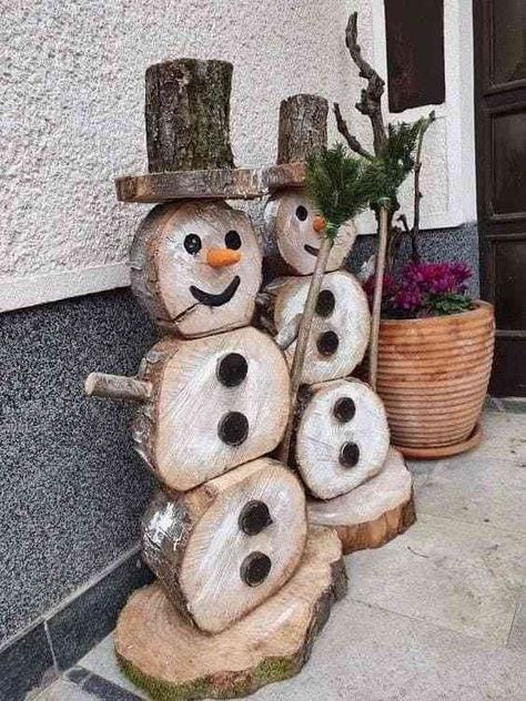 90+ Easy DIY Outdoor Christmas Decorations - HubPages Wood Plank Projects Diy, Snowman Wood Crafts, Christmas Wooden Decor, Easy Diy Outdoor Christmas Decorations, Easy Outdoor Christmas Decorations, Diy Outdoor Christmas Decorations, Christmas Diy Wood, Wooden Snowmen, Wooden Christmas Crafts