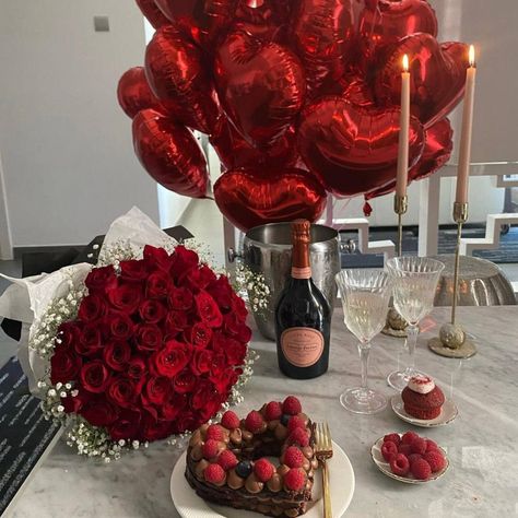 Day Room Decor, Valentine Day Aesthetic, Romantic Dinner Decoration, Valentines Day Romantic, Romantic Room Decoration, Beautiful Marriage, Decor Valentines Day, Birthday Room Decorations, Romantic Date Night Ideas