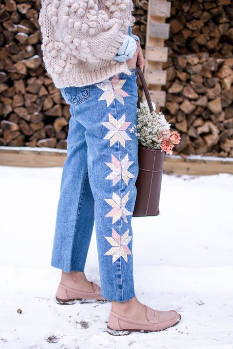 Quilt Jeans Patchwork, Quilt Patch Overalls, Quilt Block Projects, Quilted Jeans Patchwork, Embellishing Clothes Diy, No Sew Upcycled Clothing, Repurpose Quilts Ideas, Boho Sewing Projects, Embellished Jeans Diy