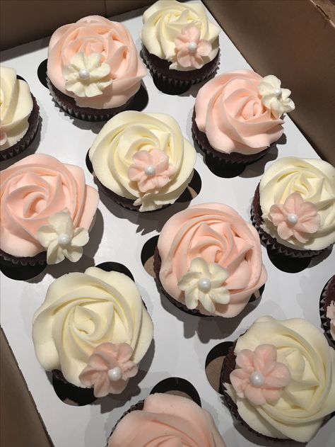 Pink Cupcake Ideas Birthday, Soft Pink Cupcakes, Pink Cupcakes Birthday, Black Cupcakes, Beautiful Desserts, Pink Cupcakes, Baby Shower Cupcakes, Baby Shower Diy, Grad Party