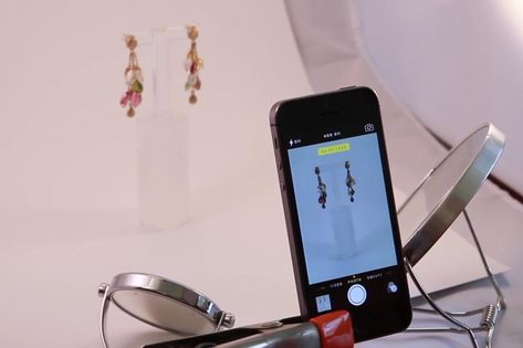 How to Take Pictures of Jewelry with iPhone - The Family Pickers Photographing Jewelry With Iphone, How To Take Pictures Of Jewelry To Sell, Pictures Of Jewelry, Best Clothing Brands, Photographing Jewelry, Jewelry Product Shots, Camera Frame, How To Photograph, Cosmetic Mirror