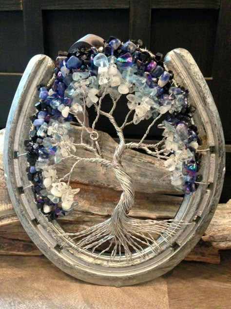 This is so cool! Horse Made Out Of Horseshoes, Butterfly Horseshoe Art, Horse Shoe Crafts Without Welding, Dream Catcher Horse Shoes, Welding With Horse Shoes, Horseshoe Crafts Projects, Horseshoe Projects, Wire Tree Sculpture, Horseshoe Decor