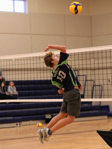 Volleyball Boys Aesthetic, Volleyball Boys, Kids Volleyball, Volleyball Aesthetic, Boys Volleyball, Blonde Boy Aesthetic, Aesthetic Sports, Volleyball Photos, Ideal Type