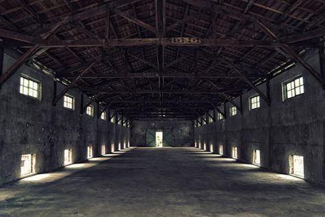 Empty old warehouse Warehouse Gym, Human Zoo, Warehouse Living, Warehouse Loft, Converted Warehouse, Abandoned Warehouse, Warehouse Home, Old Warehouse, Industrial Warehouse