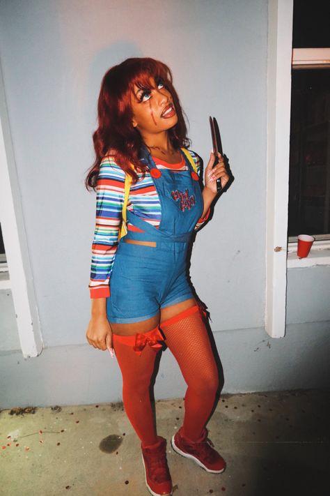 Female Chuckie Costume, Halloween Villians Female, Chucky Halloween Costume Black Female, Chucky Outfit Women, Cute Chucky Costume Women, Chucky Costume Black Women, Chucky Female Costume, Cute Halloween Costumes For Duos, Chucky Girl Costume