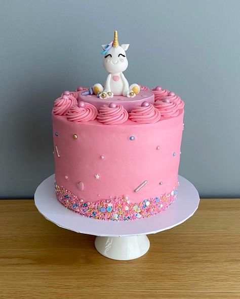 Ella Harvey on Instagram: “Happy 5th Birthday to Elodie! Buttercream Cake topped with a Unicorn cake topper and lots of sprinkles 🧁 #unicorncake #unicorncakes…” Five And Fabulous Birthday Cake, Sprinkle Unicorn Cake, 5th Birthday Cake Girl, Unicorn Cake Buttercream, Unicorn Buttercream Cake, Pink Unicorn Cake, Fifth Birthday Cake, Unicorn Topper, 5th Birthday Cake