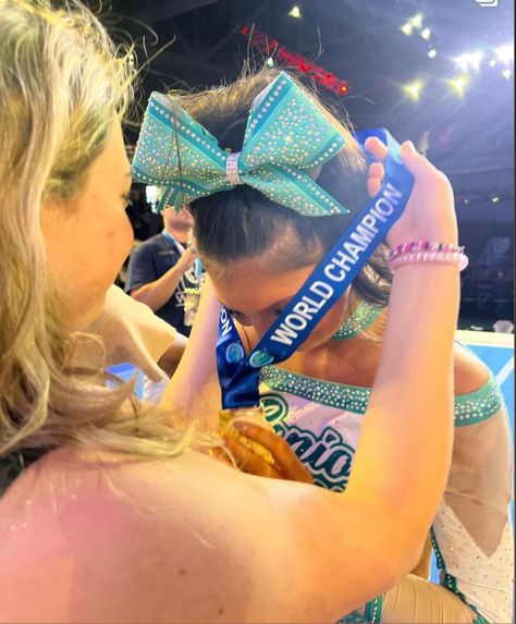 Cheer Coach Pictures, Cheer Motivation, Cheerleading Worlds, Senior Elite, Cheer Aesthetic, Allstar Cheer, Allstar Cheerleading, Cheer Competition, Cheer Extreme