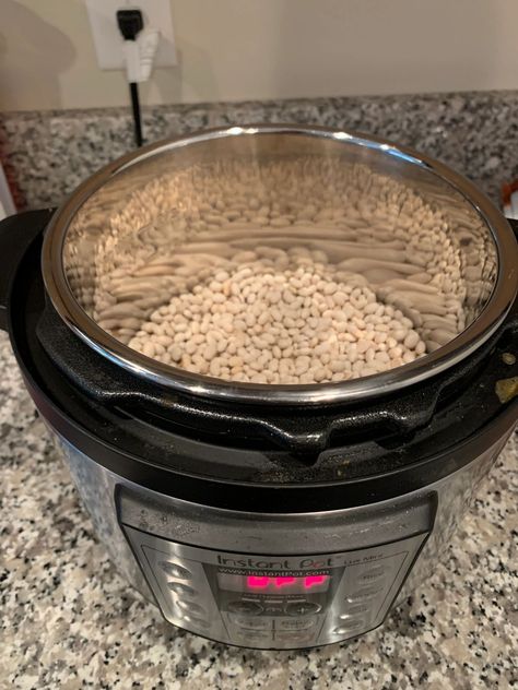 Instant Pot Navy Beans, Navy Beans And Ham, Navy Bean Recipes, Instant Pot Beans Recipe, Pressure Cooker Beans, Beans And Ham, Bacon Soup Recipes, Cholesterol Free Recipes, Bean And Bacon Soup