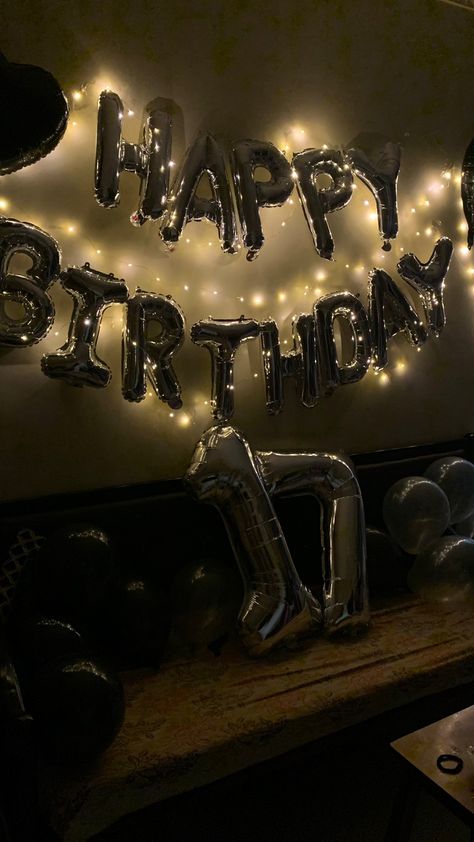 17th Bday Photoshoot Ideas, Happy Birthday To Me Aesthetic 17, 17 Birthday Balloons, 17th Birthday Decoration Ideas, 17th Birthday Ideas Decorations, Birthday 17 Aesthetic, Hello 17 Birthday, 17th Birthday Aesthetic, 17th Birthday Decorations