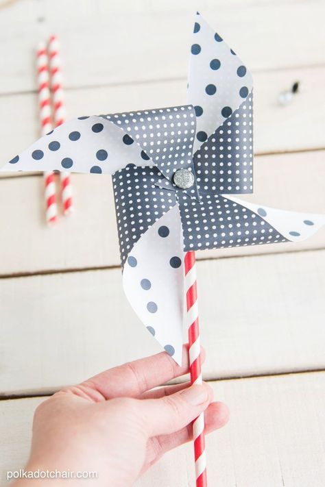 Cute tutorial on how to make a pinwheel using a paper straw. Great craft idea to decorate for the 4th of July. Paper Straws Crafts, How To Make Pinwheels, Pinwheel Tutorial, Pinwheel Craft, Diy Pinwheel, Straw Crafts, Pinwheels Paper, Patriotic Crafts, Nautical Baby Shower