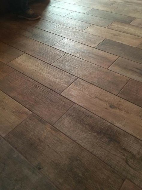 Wood look ceramic tiles Casita Ideas, Wood Ceramic Tiles, Fake Wood, Ideas Casa, Ceramic Floor, New Traditional, Wood Tile, Traditional Interior, House Flooring