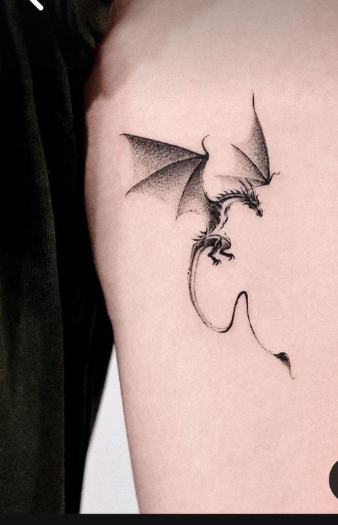 Unique Dragon Tattoo, Yin Yang Tattoo Design, Dragon Tattoo Simple, John Wick Tattoo, Cute Dragon Tattoo, Wrist Tatoo, Dragon Tattoo Ideas, Dragon Tattoos For Men, Small Dragon Tattoos