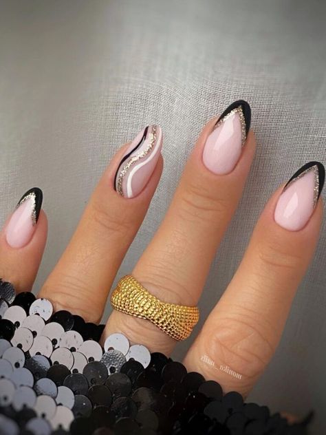 Black French Tip Nails, Black French Tip, Unghie Sfumate, Moms Birthday, French Tip Nail Designs, Summery Nails, Girly Acrylic Nails, Minimal Nails, Casual Nails