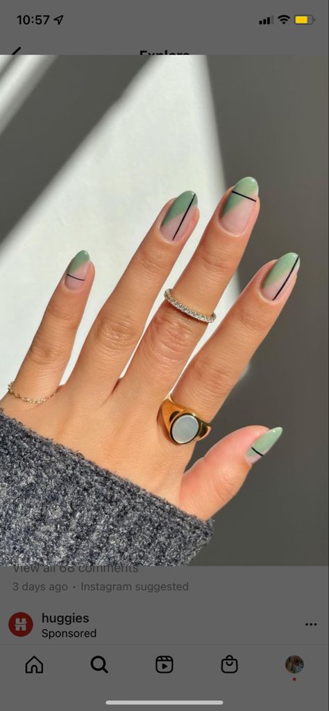 Geometric Nail Art Green, Mail Design With Lines, Green Nails With Line Design, Gel Green Nails Art Ideas, Abstract Manicure Ideas, Modern Green Nails, Green Nails Geometric, Stripes Nail Designs, Boho Nails Green