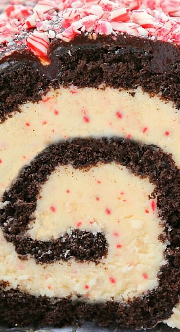 Roll Cake Recipe Vanilla, White Chocolate Filling, Peppermint White Chocolate, Bolu Gulung, Chocolate Peppermint Bark, Cookies Cupcake, Delicious Chocolate Cake, Cake Roll Recipes, Peppermint White