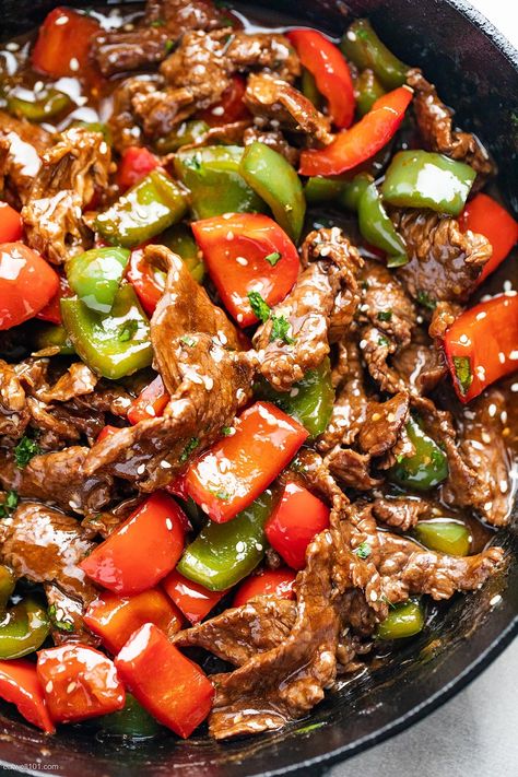 Pepper Steak Stir-Fry Recipe – How to Make Beef Stir Fry — Eatwell101 Peper Steak, Pepper Steak Stir Fry, Steak Stirfry Recipes, Good Steak Recipes, Steak Dinner Recipes, Steak Stir Fry, Paleo Diet Meal Plan, Pepper Steak Recipe, Beef Stir Fry Recipes