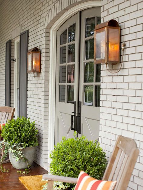 Give your exterior a polished look with lighting and personal touches. More front entry lighting and accessories: http://www.bhg.com/home-improvement/door/exterior/front-door-lighting-and-accessories/?socsrc=bhgpin072513archedoor=4 Houses Architecture, House Paint Color Combination, Brick Ranch, Front Steps, Shutters Exterior, Exterior Paint Colors For House, Brick Colors, Casa Exterior, Diy Simple