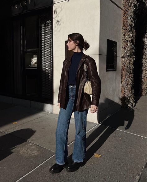 Work Minimalist Outfit, Jenna Lyons Style Outfits, Casual But Elegant Outfits, Science Conference Outfit, Navy And Burgundy Outfit, Pub Outfit Night Winter, Italian Style Winter, Winter In Paris Outfit, Dark Wash Jeans Outfit