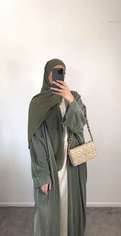 Sage Green Abaya Aesthetic, Oversized Abaya, Abaya Fits, Outfit Abaya, Everyday Abaya, Abaya Outfits, Hijabi Styles, Abaya Styles, Modest Outfits Muslim