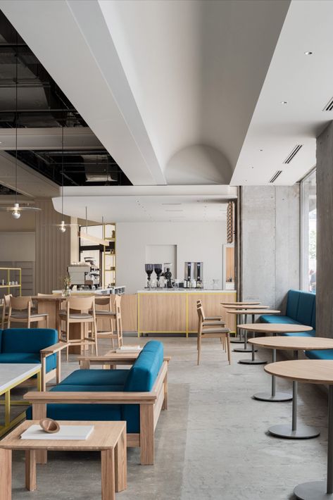 Japanese studio Keiji Ashizawa Design has created the interior of the Blue Bottle Coffee shop in Kobe's Hankyu department store. Circular Pendant Light, Keiji Ashizawa, Circular Ceiling Light, Blue Cafe, Blue Bottle Coffee, Floor Shelf, Low Coffee Table, Coffee Shops Interior, Built In Seating