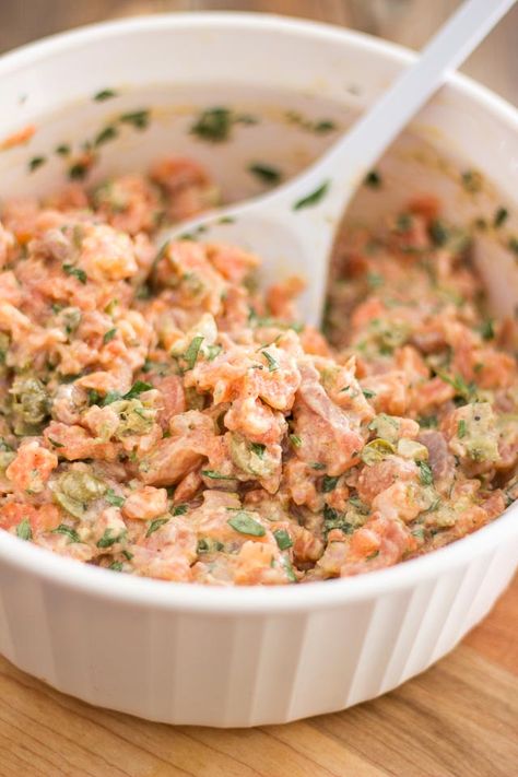 Salmon Appetizer Recipes, Paleo Mayonnaise, Tartare Recipe, Salmon Tartare, Savory Dessert, Dinner Party Recipes, Spread Recipes, Sushi Recipes, Asian Flavors