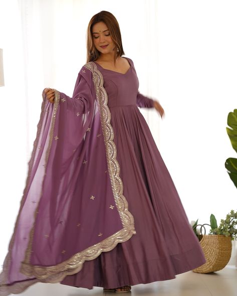 Comment “Link” To Get Details In DM 💜 Mauve Pure Roman Silk Chanderi Anarkali Suit Set With Huge Flair, Dupatta & Pant Search “NKB 40” On Our Website To Shop 👗 Hurry, Book Fast To Make This Festival Season Unforgettable ✨ Shop Now From www.BahuPalace.com Link In Bio DM/WhatsApp Us At +91 9409911700 💖 Take Screenshot & Send Us To WhatsApp For More Details! Which One You Want To Buy/Inquiry? 🙈 100% Quality Assured Premium Product With Pocket Friendly Price | Free Express Shipping | Cash On... Churidar Sleeves, Purple Anarkali, Chanderi Anarkali, Mauve Colour, Silk Anarkali Suits, Pink Anarkali, Heavy Dupatta, Silk Anarkali, Long Kurta