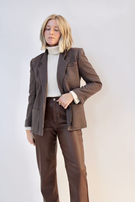 Turtle Neck With Blazer Women, Turtleneck Under Blazer, Turtleneck And Blazer Women, Turtle Neck Blazer Outfit Woman, Blazer With Turtleneck Women, Turtleneck And Blazer Outfit, Blazer Turtleneck Outfit, Blazer And Turtleneck Outfits, Turtleneck Blazer Outfit