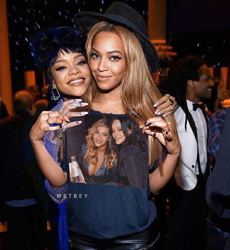 Rihanna and Beyonce Beyonce And Ariana Grande, Beyoncé And Rihanna, Rihanna And Beyonce, Beyonce And Rihanna, Girl Pfps, Queen B, My Crush, Cute Icons, Justin Bieber