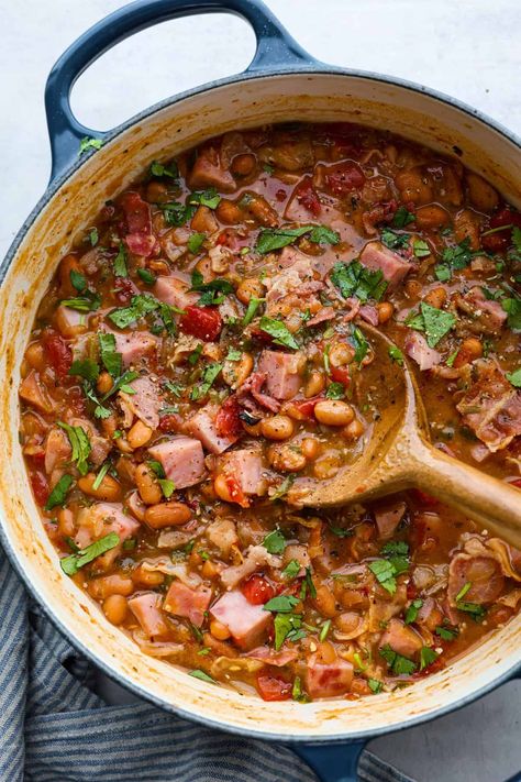 Mexican Charro Beans, also known as Frijoles Charros, are loaded to the brim with flavor! Pinto beans are cooked in a chicken broth seasoned with warm and inviting spices. Throw in some bacon, tomato, onions, ham, and jalapeños for the perfect blend of bold flavors. Easy Charro Beans With Canned Beans, Mexican Charro Beans, Beans Mexican, Mexican Pinto Beans, Mexican Beans, Enchilada Pie, Charro Beans, Pinto Bean Recipes, Beans Recipes