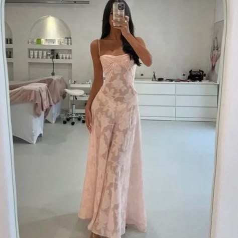 Homecoming Dress Medium Length, Birthday Maxi Dresses, House Of Bc Pink Dress, House Of Cb Long Dress, White Tie Wedding Guest Dress, Brunch Prom Dress, House Of Cb Pink Dress, Dress 18th Birthday, Anniversary Brunch