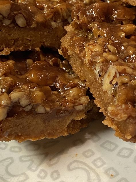 Pecan Crunch Cookies, Pecan Praline Bars, Praline Bars, Praline Cookies, Pecan Treats, Praline Pecans, Cookies 2023, Pecan Pie Bars Easy, Pralines And Cream