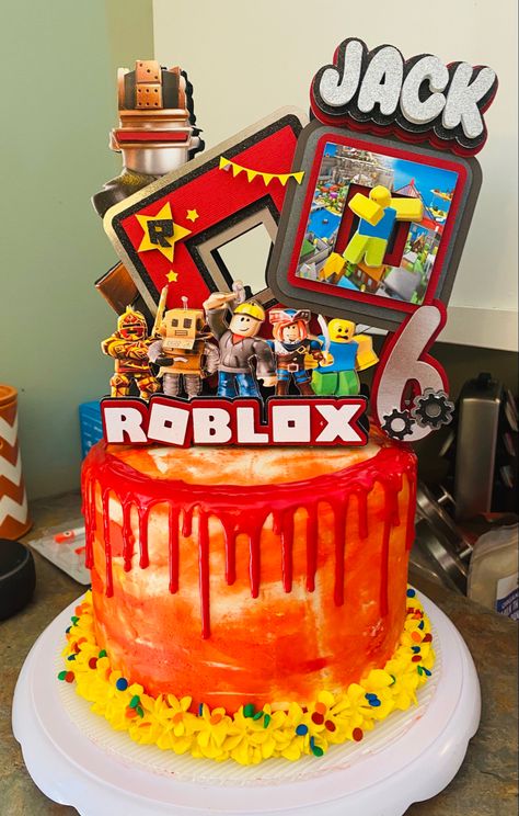 Diy Roblox Cake, Roblox Birthday Party Ideas Cakes, 7th Birthday Cakes For Boys, Roblox Cake Ideas For Boys, Roblox Pasta, Roblox Cake Boys, Roblox Themed Birthday Party, Roblox Cakes, Roblox Cake Topper