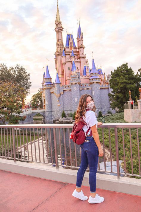 Disney Instagram Pictures, Disneyworld Pictures, Universal Aesthetic, Disney Poses, Disney Trip Outfits, Theme Park Outfits, Disney Lifestyle, Disneyland Photos, Disney Photo Ideas