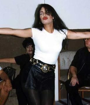 Selena Quintanilla Quotes, 90s Latina, Grande Tattoo, Selena Quintanilla Outfits, Selena Quintanilla Fashion, Selena Pictures, Selena Q, Selena Quintanilla Perez, Latina Fashion