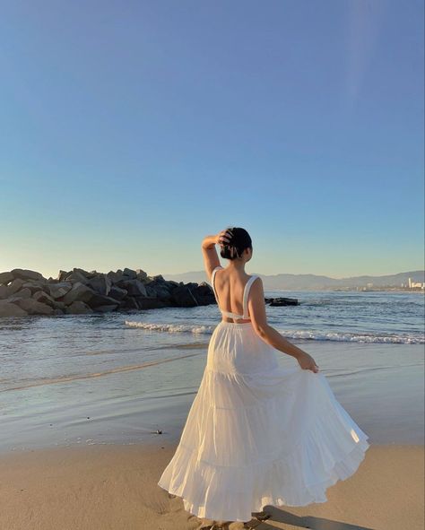 Beach Dress Aesthetic Outfits, Beach Aesthetic Inspo Pics, Beach Pose With Dress, Poses For Flowy Dresses, Long Dress On Beach, Beach Photoshoot Birthday Ideas, Beach Dresses Photoshoot, Picture Beach Poses, Beach Gown Photoshoot