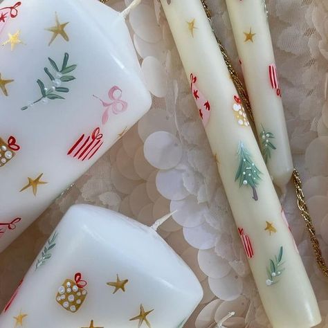 Bougie Wax on Instagram: "Candle restock day ✨🎄🕊️🌙 tonight at 7:30 ❤️ . . . #christmascandles #handpaintedcandles #paintedcandles #paintedcandle #handpaintedcandle #christmasdecor #christmascrafts #christmasdecorations #christmas" Christmas Painting Crafts For Adults, Wax Painted Candles Diy, How To Paint On Candles, Christmas Candle Painting Ideas, Painting Christmas Candles, Christmas Taper Candles, Easy Christmas Crafts For Adults Simple Diy Gifts, Hand Painted Christmas Candles, Christmas Candles Painting