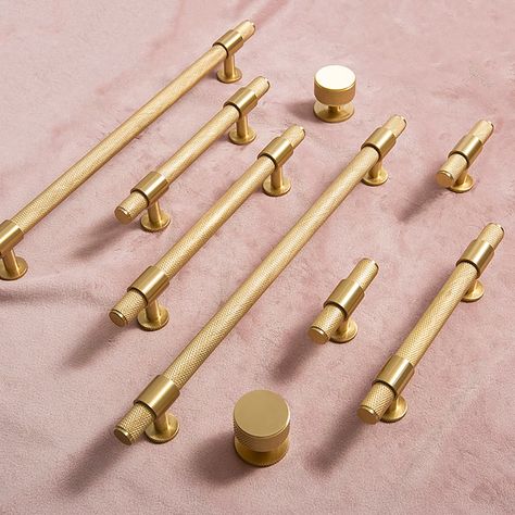 Knurled Gold Brass Cabinet Pulls Rimmed, Cabinet Knobs, Dresser Pulls and Knobs, Drawer Pulls, Drawer Knobs, Wardrobe Pulls, Wardrobe Knobs - Etsy.de Brass Kitchen Handles, Cabinet Knobs And Pulls, Wardrobe Knob, Dresser Drawer Knobs, Brass Cabinet Handles, Brass Cabinet Hardware, Kitchen Door Handles, Brass Cabinet Pulls, Drawer Pulls And Knobs