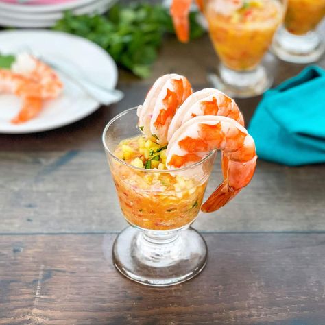 Shrimp Cocktail Recipes, Tropical Shrimp, Shrimp Cocktail Sauce, Mango Cocktail, Pineapple Shrimp, Cocktail Shrimp Recipes, Seafood Cocktail, Hawaiian Dishes, Beef Kabobs