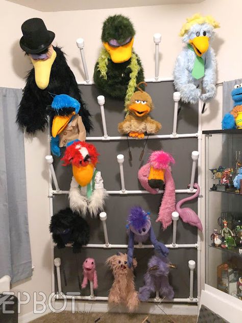 Puppet Storage Ideas, Puppet Storage, Puppet Display, Puppet Stand, Kangaroo Art, Puppet Stage, Plastic Pencil Box, Professional Puppets, Super Cool Stuff