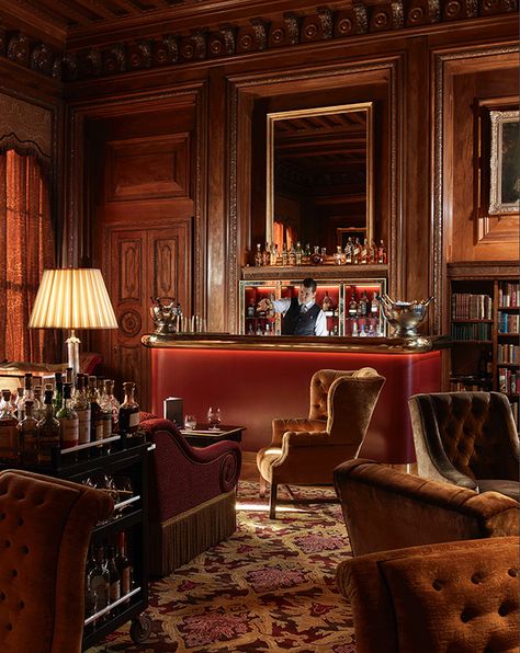 The Cliveden House Hotel takes after-dinner drinks very seriously. | Photographer: Courtesy of Cliveden House Room Bar Ideas, Cliveden House, Home Bar Setup, Home Lounge, Classic Hotel, Podcast Studio, Vintage Hotels, Cosy Living Room, Lounge Bar