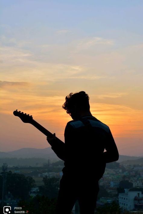 guitar poses Guitarist Photoshoot, Guitar Players Photography, Guitar Senior Pictures, Guitar Poses, Musician Photoshoot, Guitarist Photography, Guitar Portrait, Artist Photoshoot, Senior Photos Boys