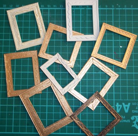 Brilliant Frame tutorial..paper and a shapesizzor   nataliegayleminiatures: Mini Picture Frame - Tutorial Frame Tutorial, Mini Picture Frames, Accessoires Barbie, Dollhouse Tutorials, Dollhouse Miniature Tutorials, Doll Furniture Diy, Doll House Plans, Doll House Crafts, Dollhouse Projects