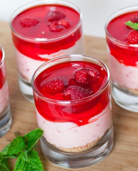 No-Bake Raspberry Cheesecake Dessert Cheesecake Parfait Recipes, Raspberry No Bake Cheesecake, Cheesecake Parfaits, Pretzel Crust, Cheesecake Dessert, Parfait Recipes, Cheesecake Filling, Jello Recipes, Bake Dessert