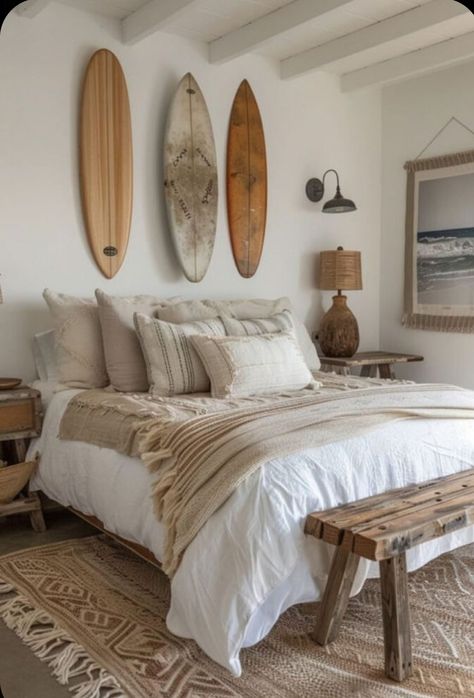 Surfboard In House, Relaxed Beach House, Ocean Living Aesthetic, Boho Beach Apartment, Surf House Aesthetic, Surfer Apartment, Vintage Surf Room, Surfer Girl Aesthetic Bedroom, Surf Bedroom Aesthetic