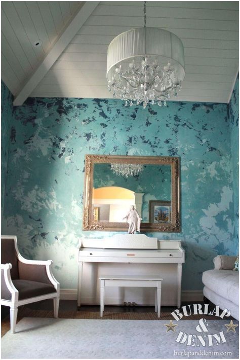 Love this wall! Hollywood Glam Bedroom, Funky Living Rooms, Living Room Turquoise, Venetian Plaster Walls, Fun Room, White Piano, Wall Painting Techniques, Accent Wall Designs, Glam Living