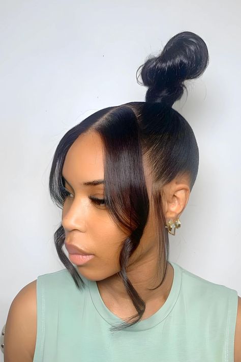 Sleek Top Knot Messy Bun Quick, Pressed Hairstyles, Sleek Top Knot, Graduation Checklist, Bun With Curls, Top Knot Bun, Top Bun, Top Knot Hairstyles, Sleek Bun