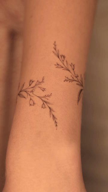 Fine Line Tattoo Floral Forearm, Fineline Floral Tattoo Arm, Thumb Floral Tattoo, Dainty Vine Tattoos For Women, Fine Line Flower Bracelet Tattoo, Dainty Floral Wrist Wrap Tattoo, Dainty Botanical Tattoo, Vine Fine Line Tattoo, Fineline Vine Tattoos