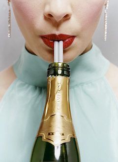 New Year Photoshoot, Vans Girl, Green Tea Face, Click Photography, Mini Champagne Bottles, 21st Birthday Photoshoot, Champagne Party, Mini Champagne, New Year Photos