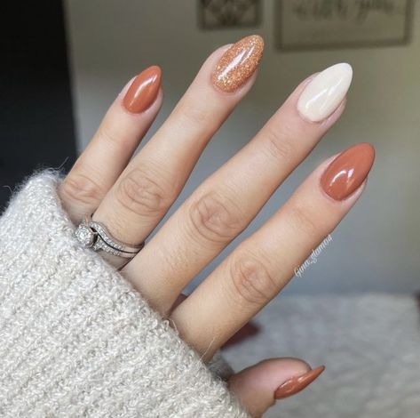 The Hottest Fall Nails to Copy This Year Fall Gel Nails, Cute Nails For Fall, Her Nails, Fall Acrylic Nails, Cute Gel Nails, Nagel Inspo, Short Acrylic Nails Designs, Cat Kuku, Dipped Nails