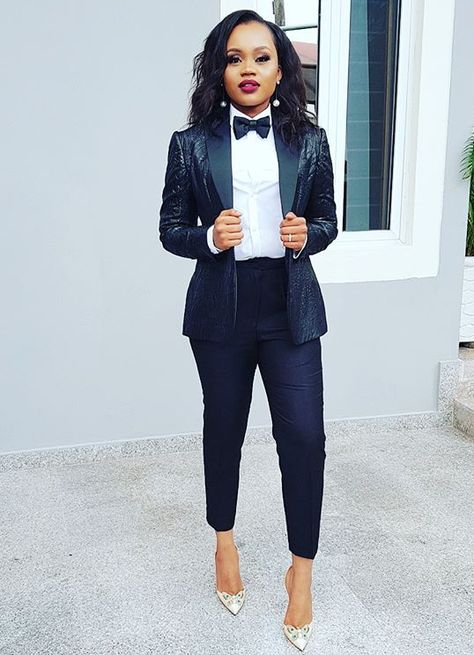 Cynthia Obi-Uchendu giving us Best Woman vibes    Outfit: MAI Atafo    www.loveweddingsng.com Female Best Man Outfit, Bridesmaid Suits For Women, Womens Tuxedo Outfit, Women Tuxedo Outfit, Best Man Outfit, Girl Tuxedo, Bridesmaid Suits, Prom Tux, Black Tie Attire